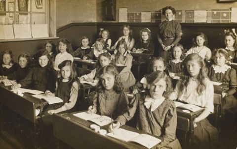 Class of children from 100 years ago AshTutors.co.uk